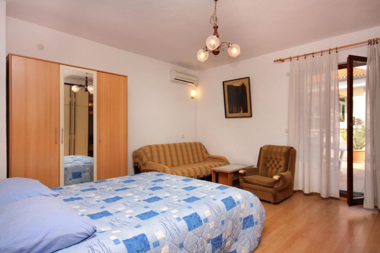 Apartment Vrbnik 5301B Exterior photo