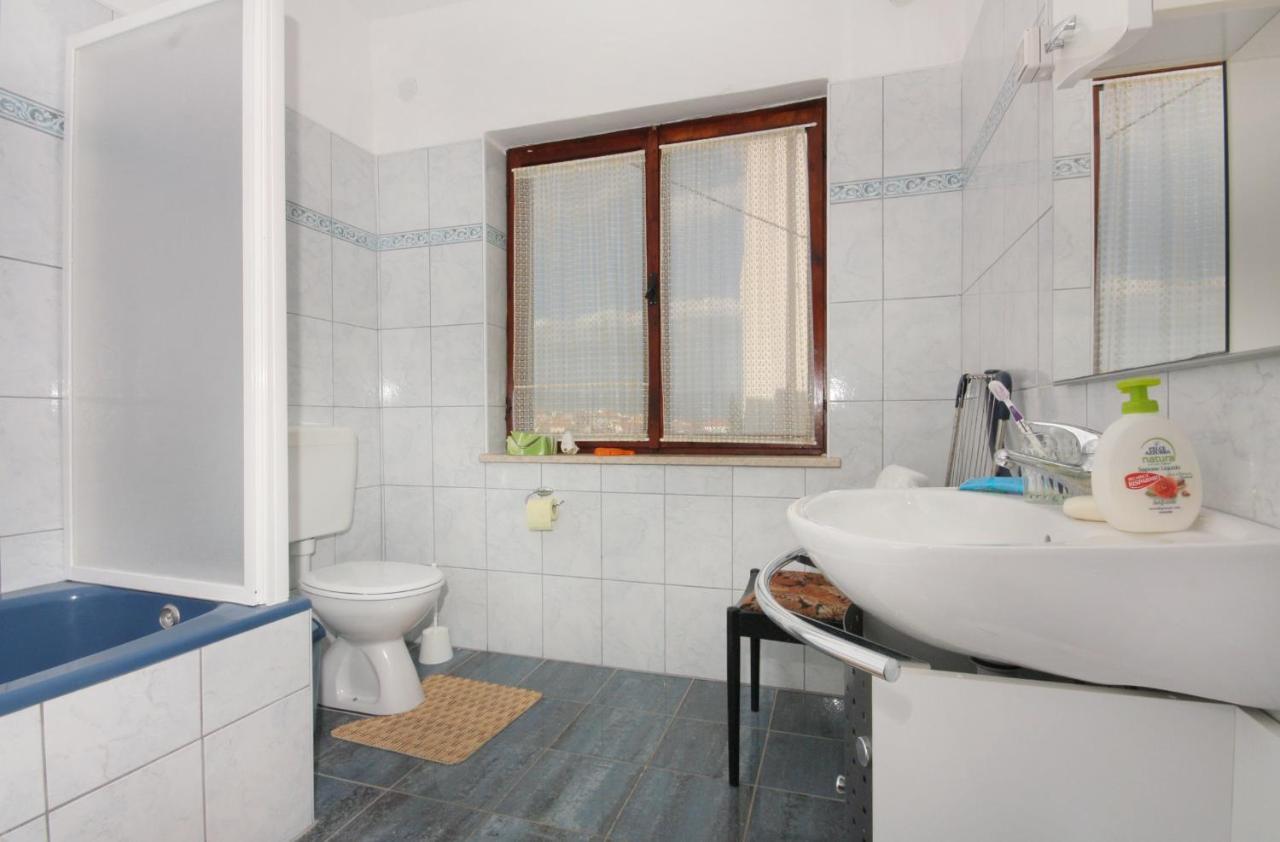 Apartment Vrbnik 5301B Exterior photo